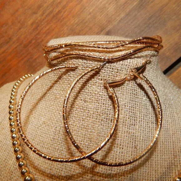 Vintage Classic Graduating Plastic Gold Bead Necklace  w/Wavy Bangles & … - Picture 6 of 6